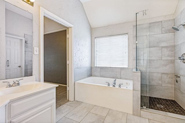 110 Falcon Creek Drive, Mckinney, TX 75072