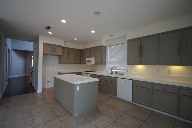 2780 Rogue River Cir, West Sacramento, CA 95691