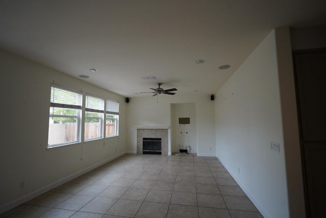 2780 Rogue River Cir, West Sacramento, CA 95691