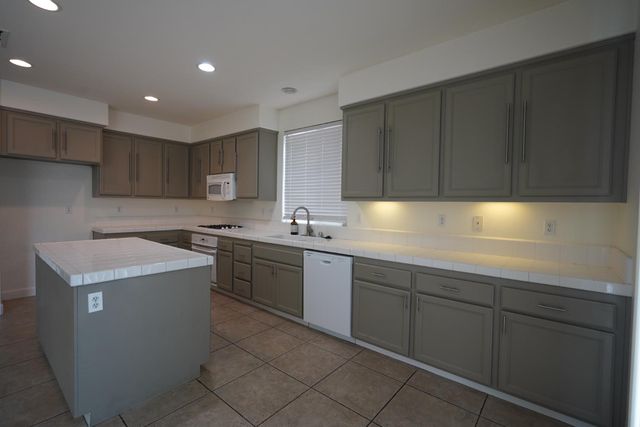 2780 Rogue River Cir, West Sacramento, CA 95691