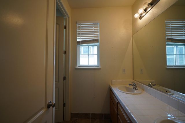 2780 Rogue River Cir, West Sacramento, CA 95691