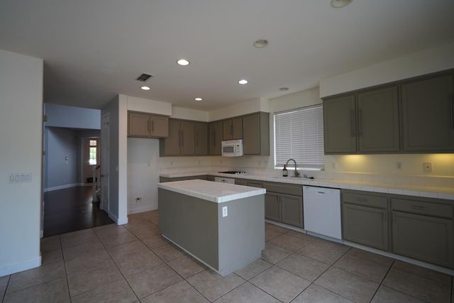 2780 Rogue River Cir, West Sacramento, CA 95691