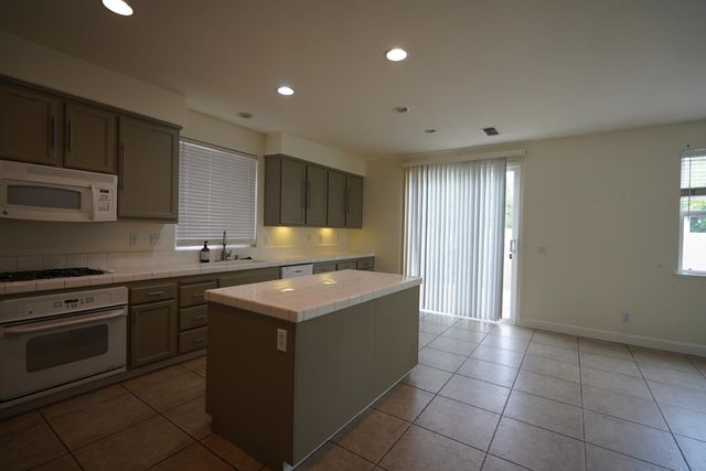 2780 Rogue River Cir, West Sacramento, CA 95691