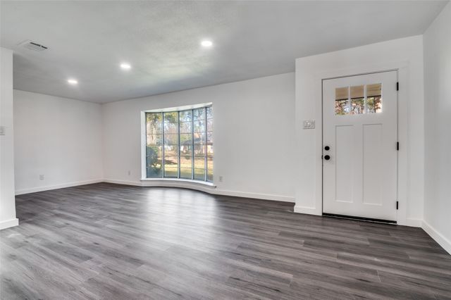 1241 Springbrook Drive, Desoto, TX 75115