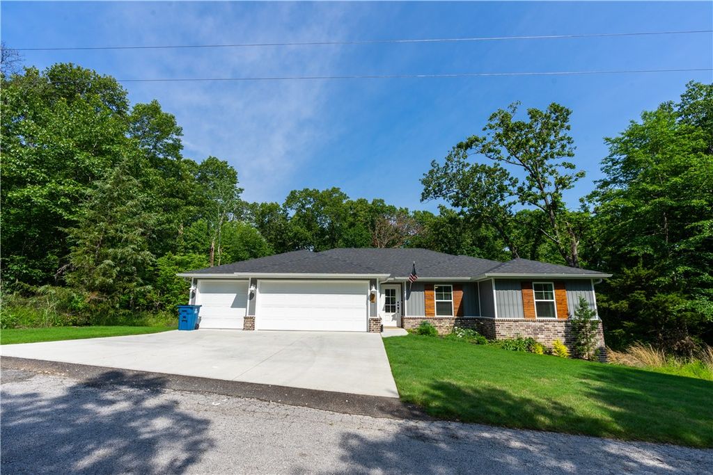 19 Ironside Lane, Bella Vista, AR 72715