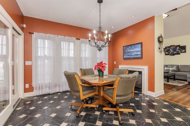 6 Stonebrook Court, Bloomington, IL 61704