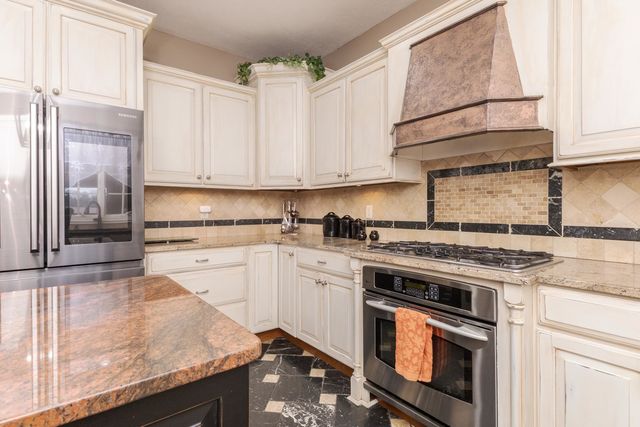 6 Stonebrook Court, Bloomington, IL 61704