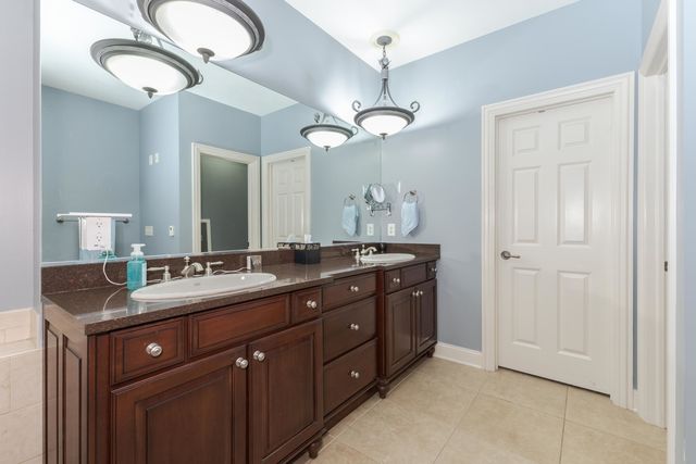 6 Stonebrook Court, Bloomington, IL 61704