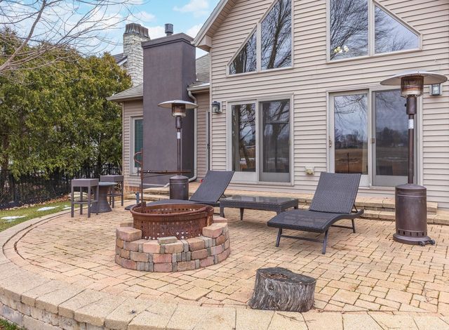 6 Stonebrook Court, Bloomington, IL 61704