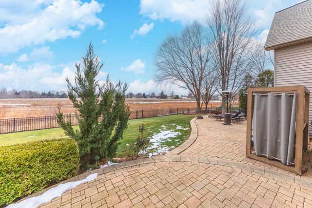 6 Stonebrook Court, Bloomington, IL 61704