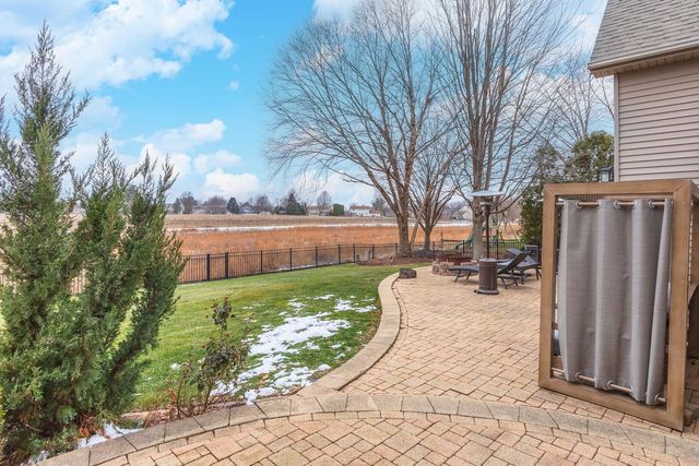 6 Stonebrook Court, Bloomington, IL 61704