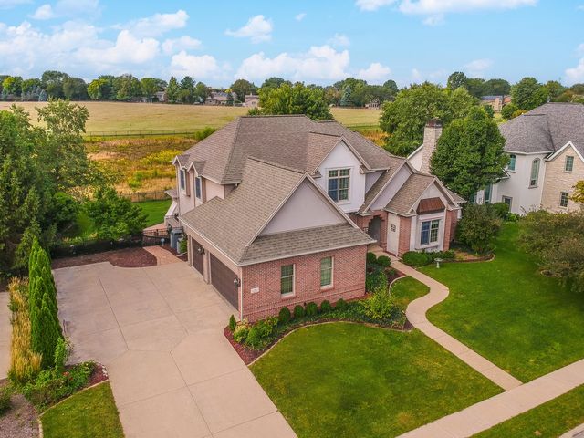 6 Stonebrook Court, Bloomington, IL 61704