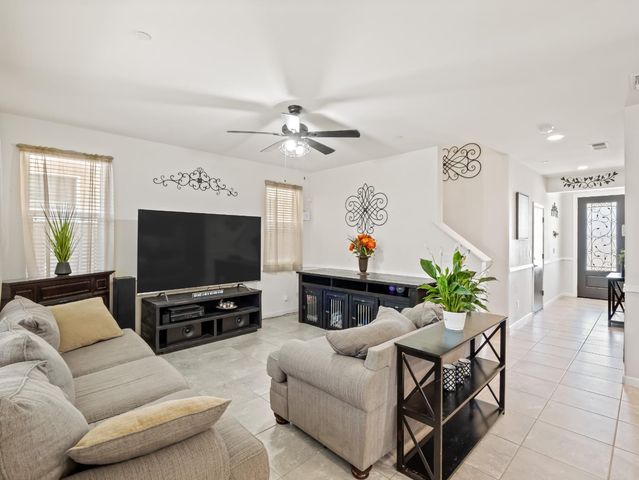 3925 Griffith Avenue, Clovis, CA 93619