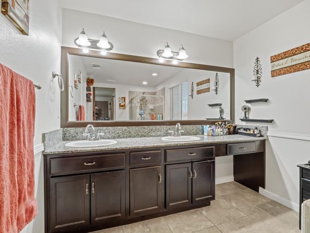 3925 Griffith Avenue, Clovis, CA 93619