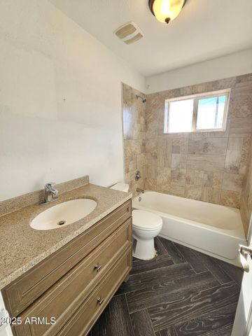 5951 W GLENN Drive, Glendale, AZ 85301