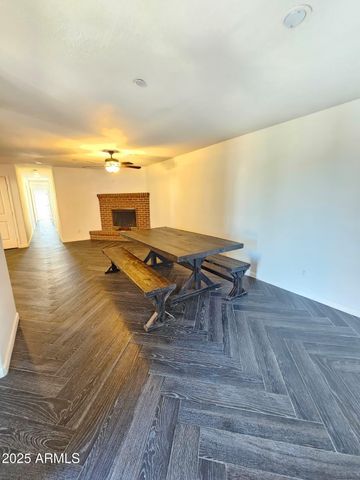5951 W GLENN Drive, Glendale, AZ 85301