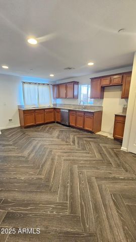 5951 W GLENN Drive, Glendale, AZ 85301