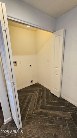 5951 W GLENN Drive, Glendale, AZ 85301