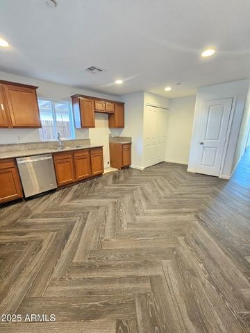 5951 W GLENN Drive, Glendale, AZ 85301