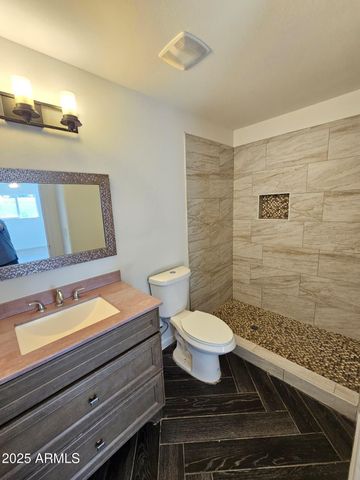 5951 W GLENN Drive, Glendale, AZ 85301