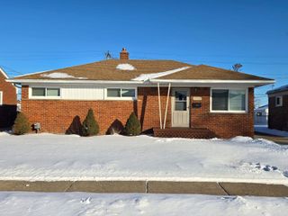 25534 COLLINGWOOD Street, Roseville, MI 48066