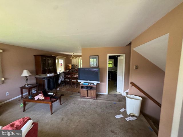 41 DORSET DR, Broomall, PA 19008