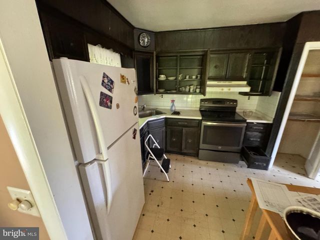 41 DORSET DR, Broomall, PA 19008