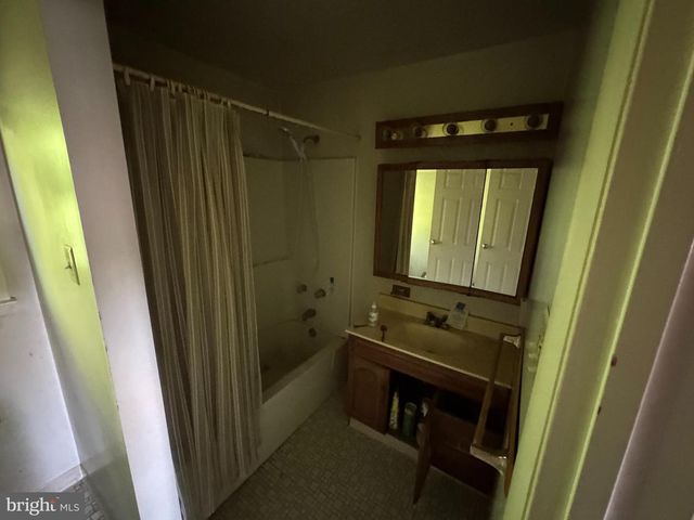 41 DORSET DR, Broomall, PA 19008