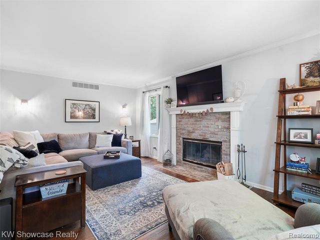 3360 Pleasant Valley Road, Brighton, MI 48114