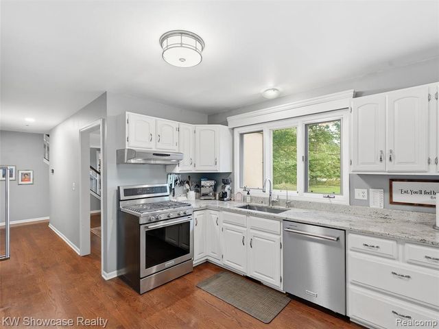 3360 Pleasant Valley Road, Brighton, MI 48114