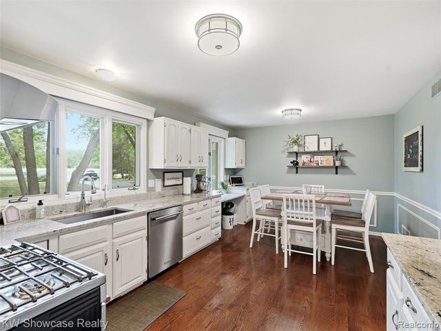 3360 Pleasant Valley Road, Brighton, MI 48114