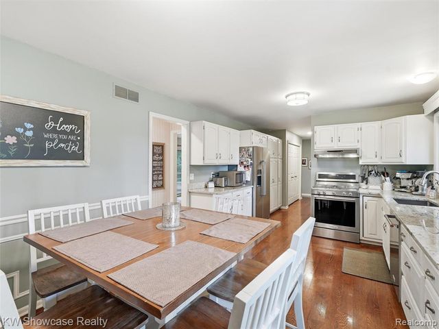 3360 Pleasant Valley Road, Brighton, MI 48114