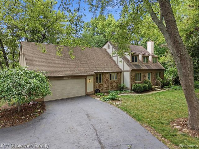 3360 Pleasant Valley Road, Brighton, MI 48114