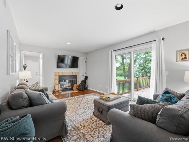 3360 Pleasant Valley Road, Brighton, MI 48114
