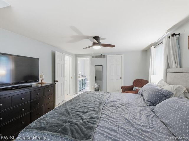 3360 Pleasant Valley Road, Brighton, MI 48114