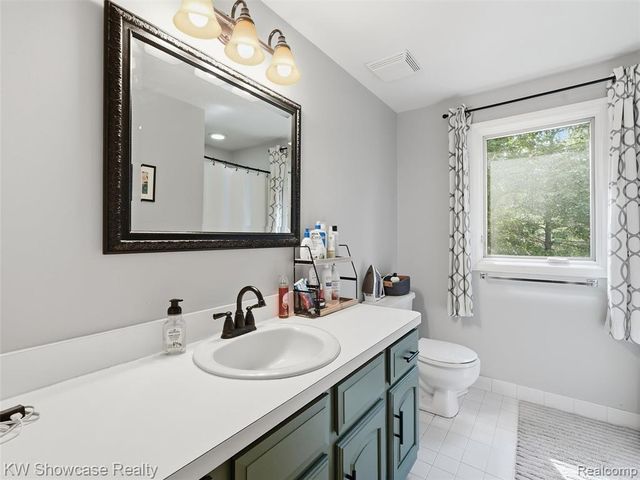 3360 Pleasant Valley Road, Brighton, MI 48114