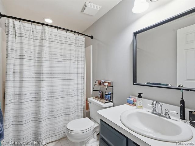 3360 Pleasant Valley Road, Brighton, MI 48114
