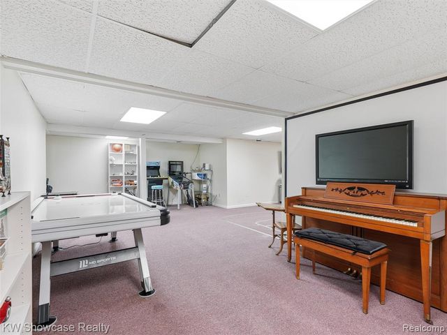 3360 Pleasant Valley Road, Brighton, MI 48114