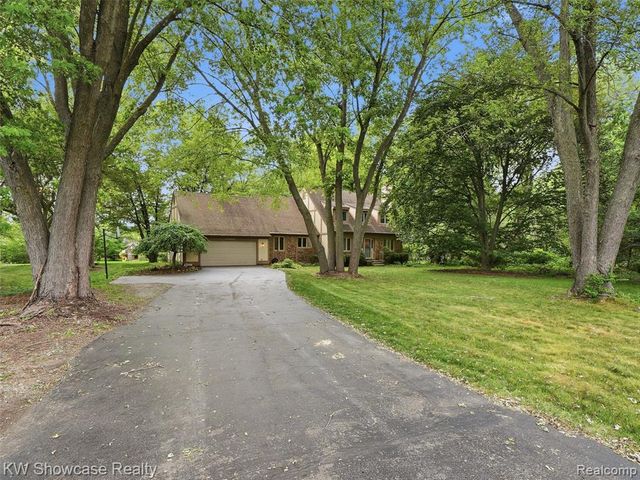 3360 Pleasant Valley Road, Brighton, MI 48114