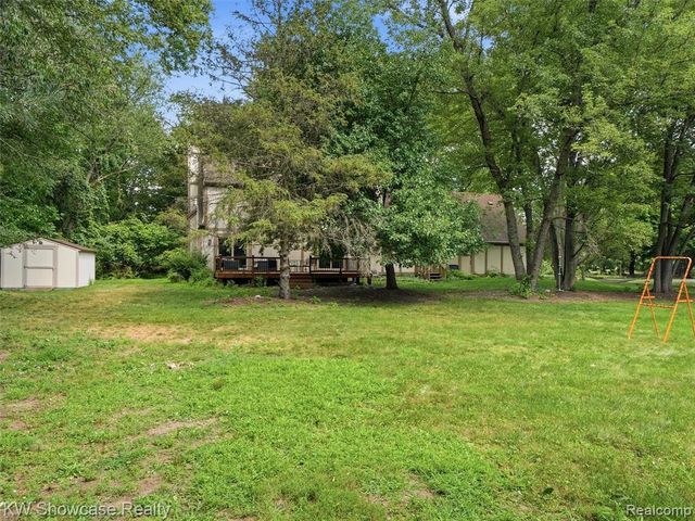 3360 Pleasant Valley Road, Brighton, MI 48114