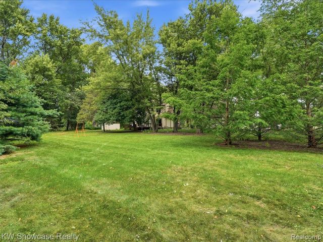 3360 Pleasant Valley Road, Brighton, MI 48114