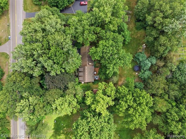 3360 Pleasant Valley Road, Brighton, MI 48114