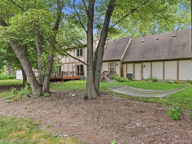 3360 Pleasant Valley Road, Brighton, MI 48114
