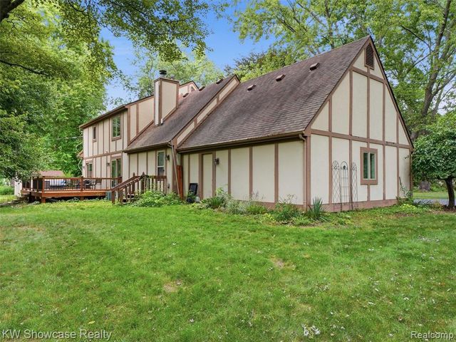 3360 Pleasant Valley Road, Brighton, MI 48114