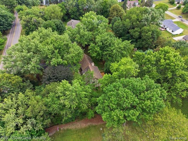 3360 Pleasant Valley Road, Brighton, MI 48114
