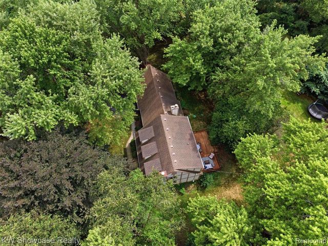 3360 Pleasant Valley Road, Brighton, MI 48114