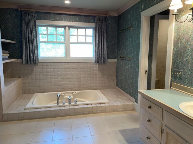7017 Valley View Road, Edina, MN 55439