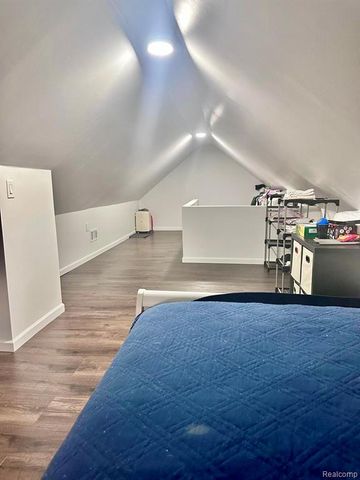 1025 E Mandeville Street, Burton, MI 48529