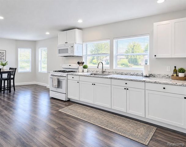1025 E Mandeville Street, Burton, MI 48529