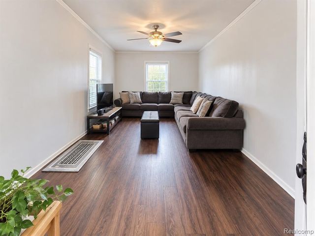 1025 E Mandeville Street, Burton, MI 48529